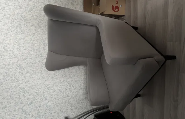 Кресло серое новое