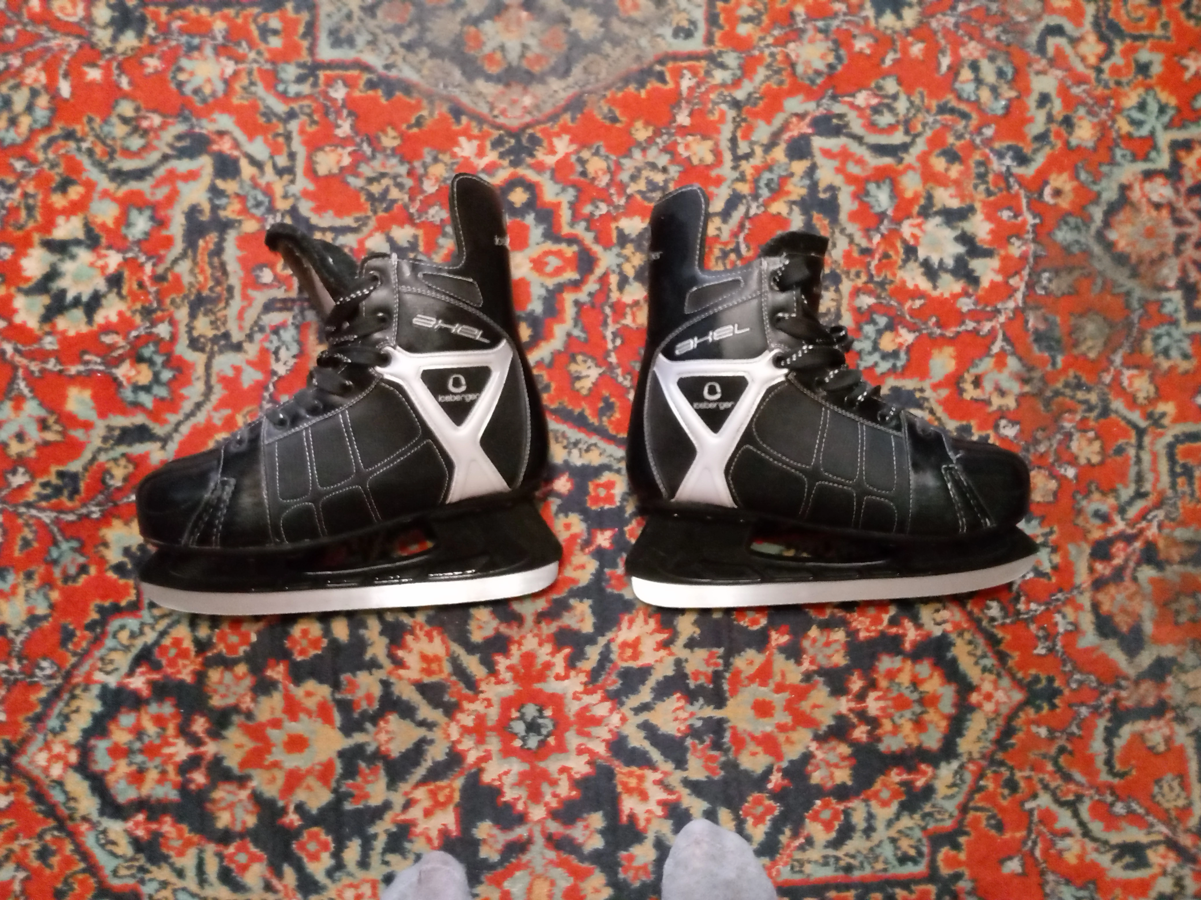 Продаю хоккейные коньки  бред ( Iceberg )