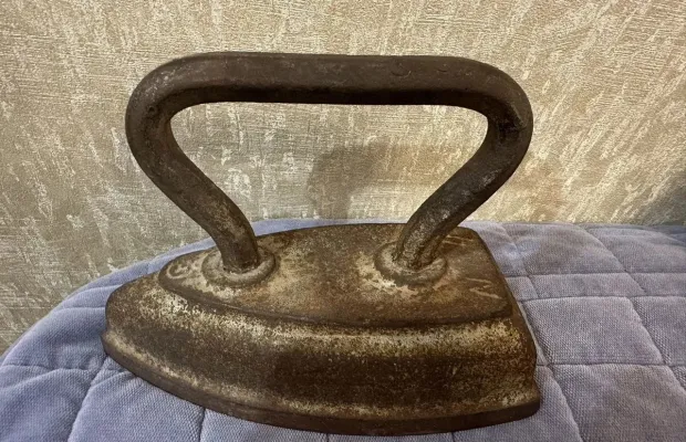Утюг чугунный старинный
