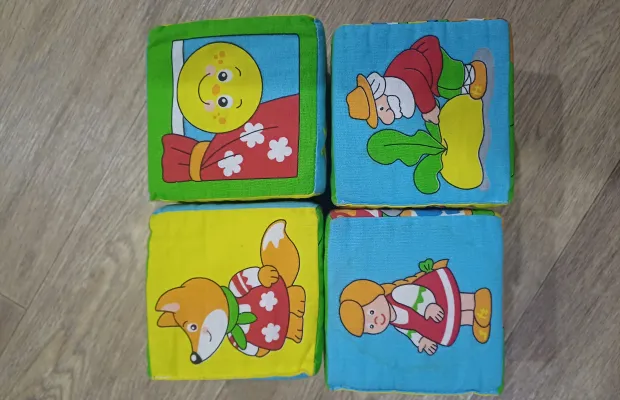 Мягкая игрушка в виде квадратов