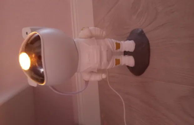 Светильник космоса в виде космонавта