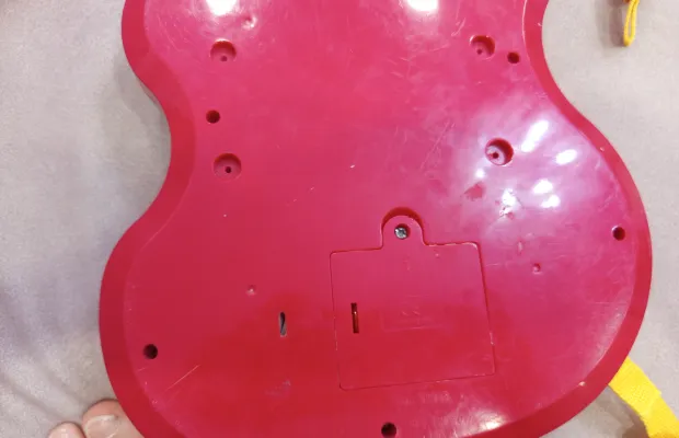 Игрушечная гитара для детей