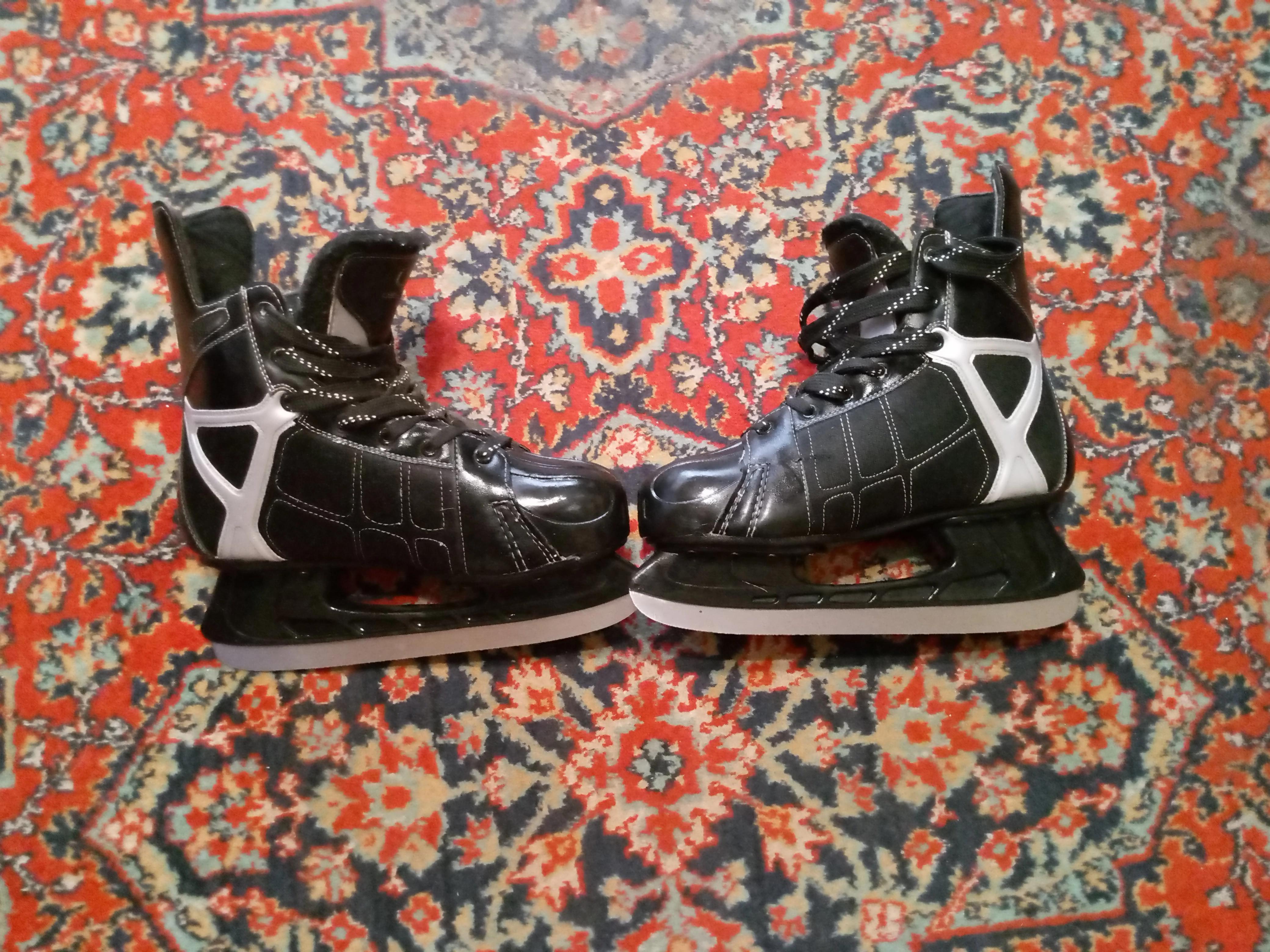 Продаю хоккейные коньки  бред ( Iceberg )