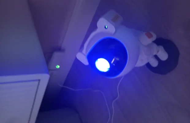 Светильник космоса в виде космонавта