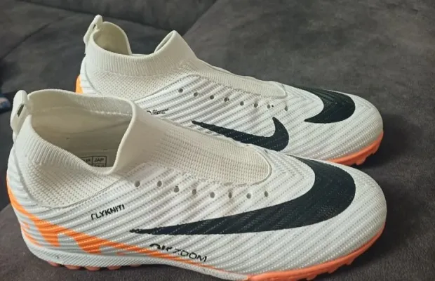 Кросовки для футбола