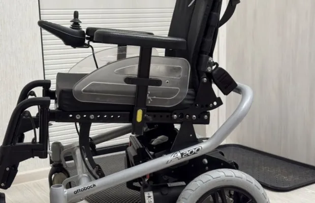 Инвалидная коляска с электроприводом