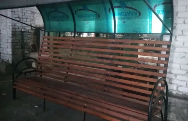 Скамья с навесом большая