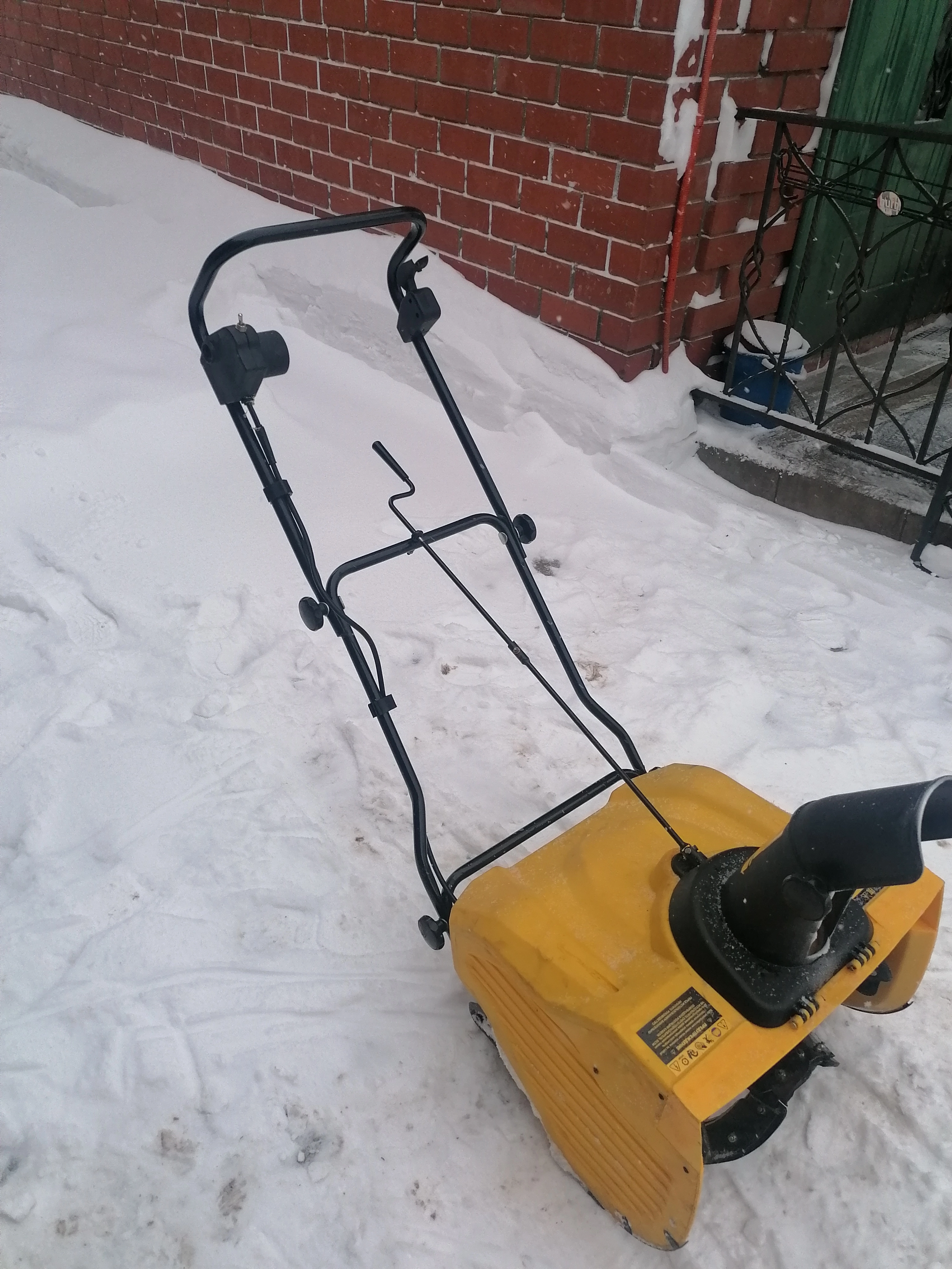Снегоуборщик электрический