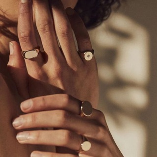 Логотип Телеграм канала womensmirr. Бесплатная аналитика Telegram каналов