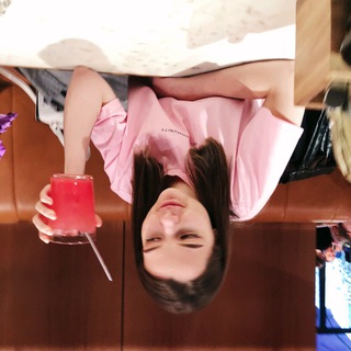 Логотип Телеграм канала девочка из космоса. Бесплатная аналитика Telegram каналов