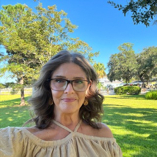 Telegram Channel logo TheHelenLee. Free Telegram Channel Analytics