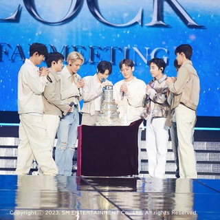 Логотип Телеграм канала EXO ◑ GALLERY. Бесплатная аналитика Telegram каналов