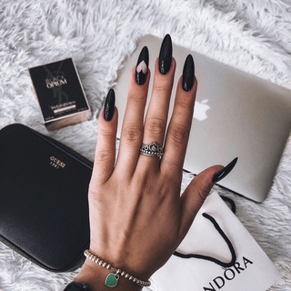 Логотип Телеграм канала manicurm. Бесплатная аналитика Telegram каналов