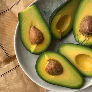 Логотип Телеграм канала avocadik_recipes. Бесплатная аналитика Telegram каналов