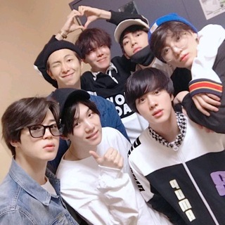 Логотип Телеграм канала 𝙾𝚗𝚕𝚢 𝙱𝚃𝚂 𝙵𝚊𝚌𝚝𝚜💫💜. Бесплатная аналитика Telegram каналов