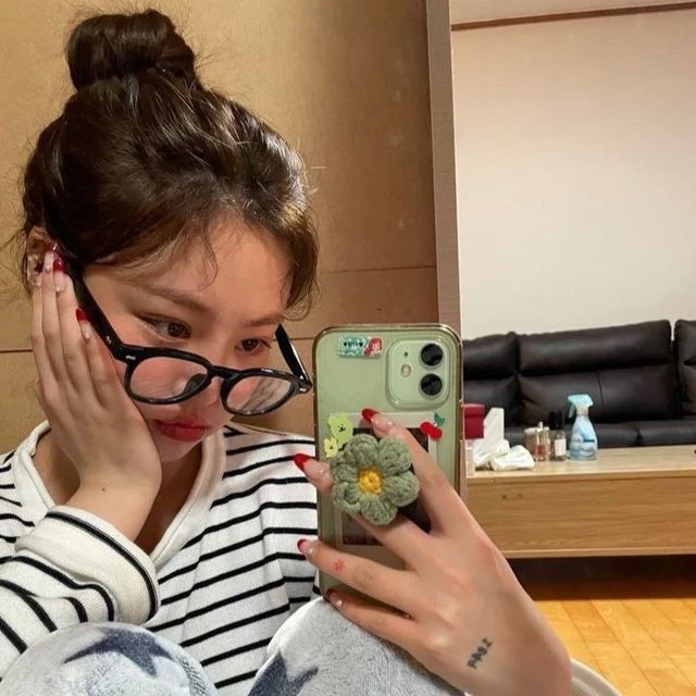 Логотип Телеграм канала oboi_wallpaper_kpop. Бесплатная аналитика Telegram каналов