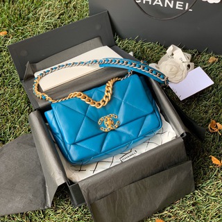 Логотип Телеграм канала be_in_top_showroom. Бесплатная аналитика Telegram каналов