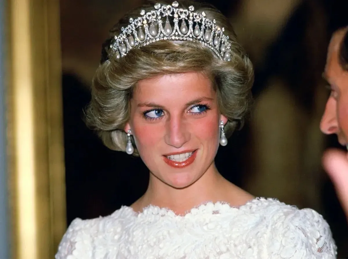 Логотип Телеграм канала historyroyals. Бесплатная аналитика Telegram каналов