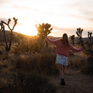 Логотип Телеграм канала Your Cali Girl ♥️. Бесплатная аналитика Telegram каналов