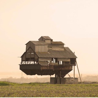 Логотип Телеграм канала На посте поправим. Бесплатная аналитика Telegram каналов