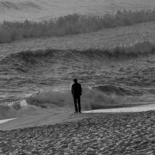 Логотип Телеграм канала عُمر.. Бесплатная аналитика Telegram каналов