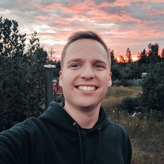 Логотип Телеграм канала English Vova. Бесплатная аналитика Telegram каналов