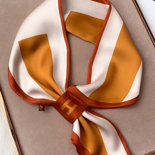 Логотип Телеграм канала Платки, шарфы, перчатки. Бесплатная аналитика Telegram каналов