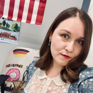 Логотип Телеграм канала Фрау С. 👩🏻‍🏫. Бесплатная аналитика Telegram каналов