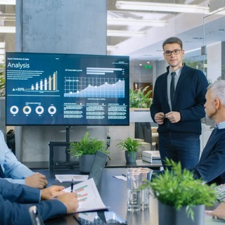 Логотип Телеграм канала +Vd9lhNnlrz8wMWNi. Бесплатная аналитика Telegram каналов