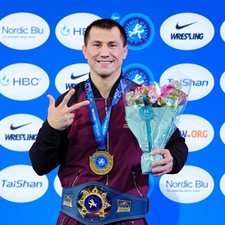 Логотип Телеграм канала Роман Власов. Бесплатная аналитика Telegram каналов