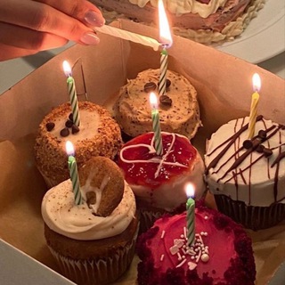 Логотип Телеграм канала pozdravleniya_otkrytk. Бесплатная аналитика Telegram каналов