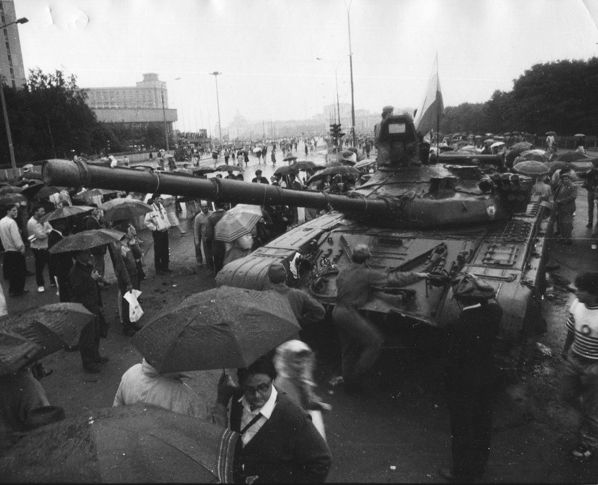 Августовский путч 1991. Августовский путч гкчп 1991. Белый дом 1991 год августовский путч. Работаем с хронологией капповский путч. Москва баррикады 1991 августовский путч.