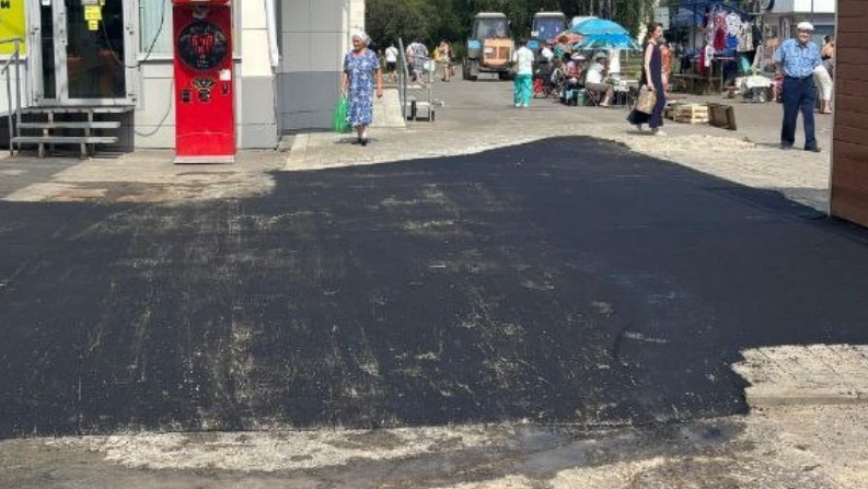 В-Йошкар-Оле-по-сигналу-горожан-заасфальтировали-тротуар-у-ТЦ