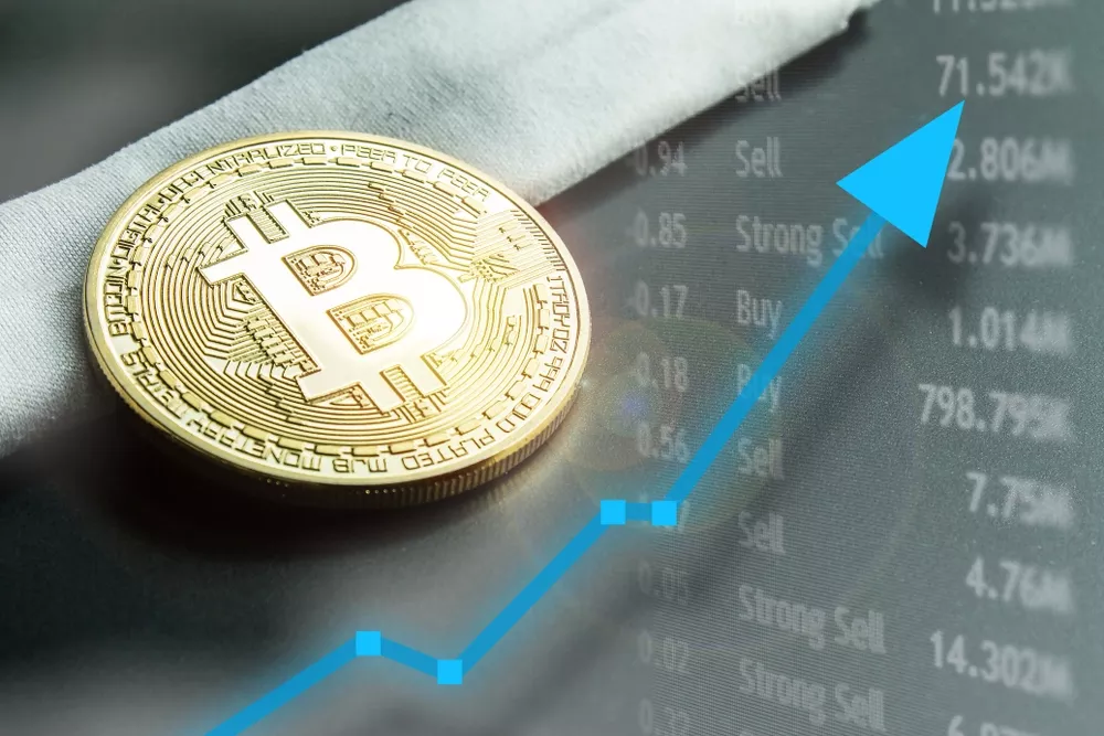 Биткоин снова преодолел рубеж в $10000