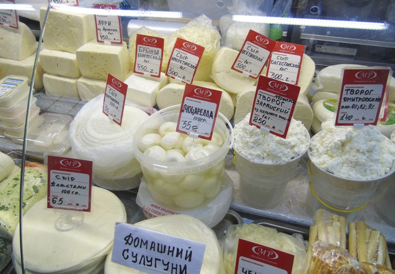 Авито продукты. Творог на рынке. Молочные продукты на рынке. Москворецкий рынок сыры. Молочный рынок.