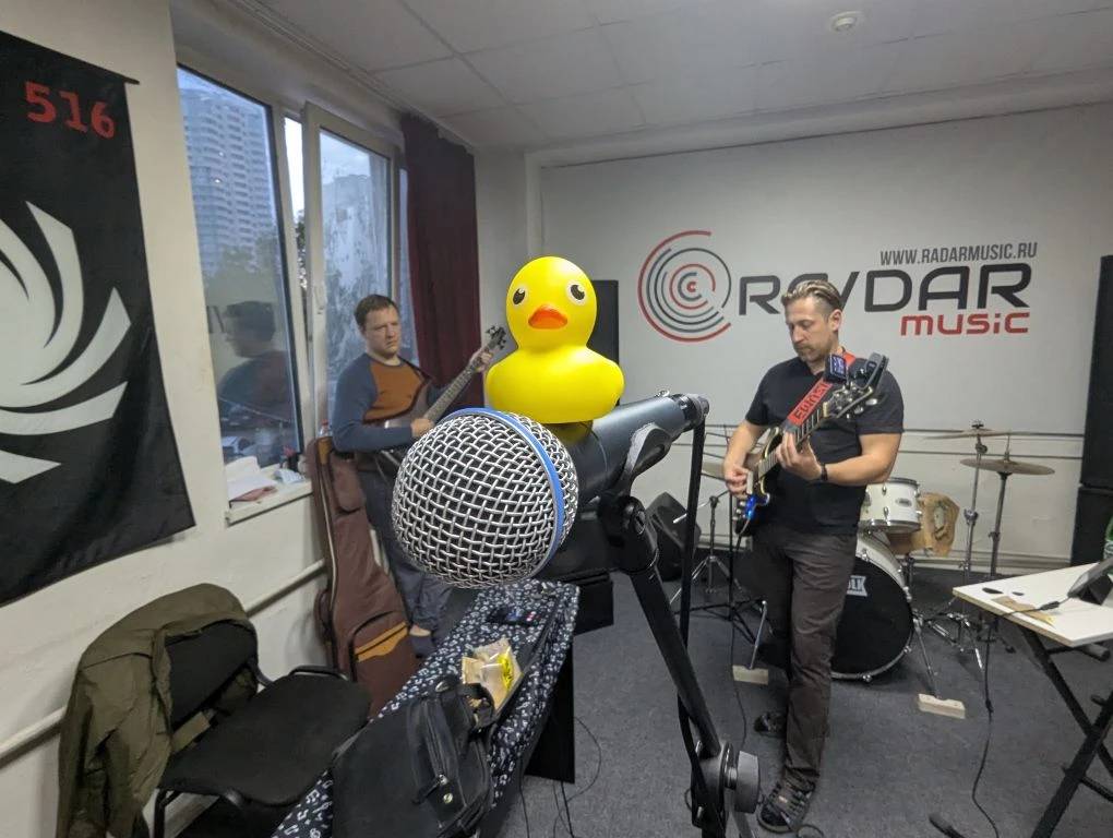 STEEh на репетиции с уткой