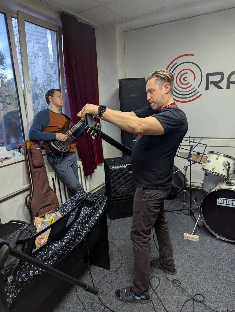 STEEh на репетиции в студии