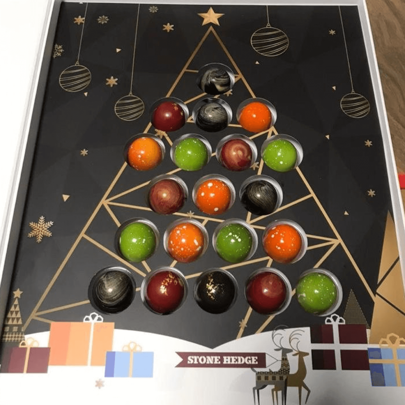 Коробка шоколадных конфет в виде елки