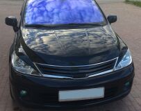Накладки на передние фары (реснички) для Nissan Tiida (хэтчбек) 2008-2014