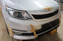 Накладка на передний бампер, вставка между клыками для KIA RIO III 2015+
