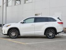 Пороги труба D63 (вариант 3) для Toyota Highlander 2017