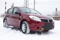 Зимняя заглушка решетки переднего бампера (с ДХО) Renault  Sandero 2009-2013