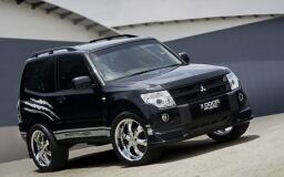 Накладка переднего бампера Mitsubishi Pajero 4 дорест. 2006-2011