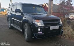 Накладка переднего бампера Mitsubishi Pajero 4 дорест. 2006-2011
