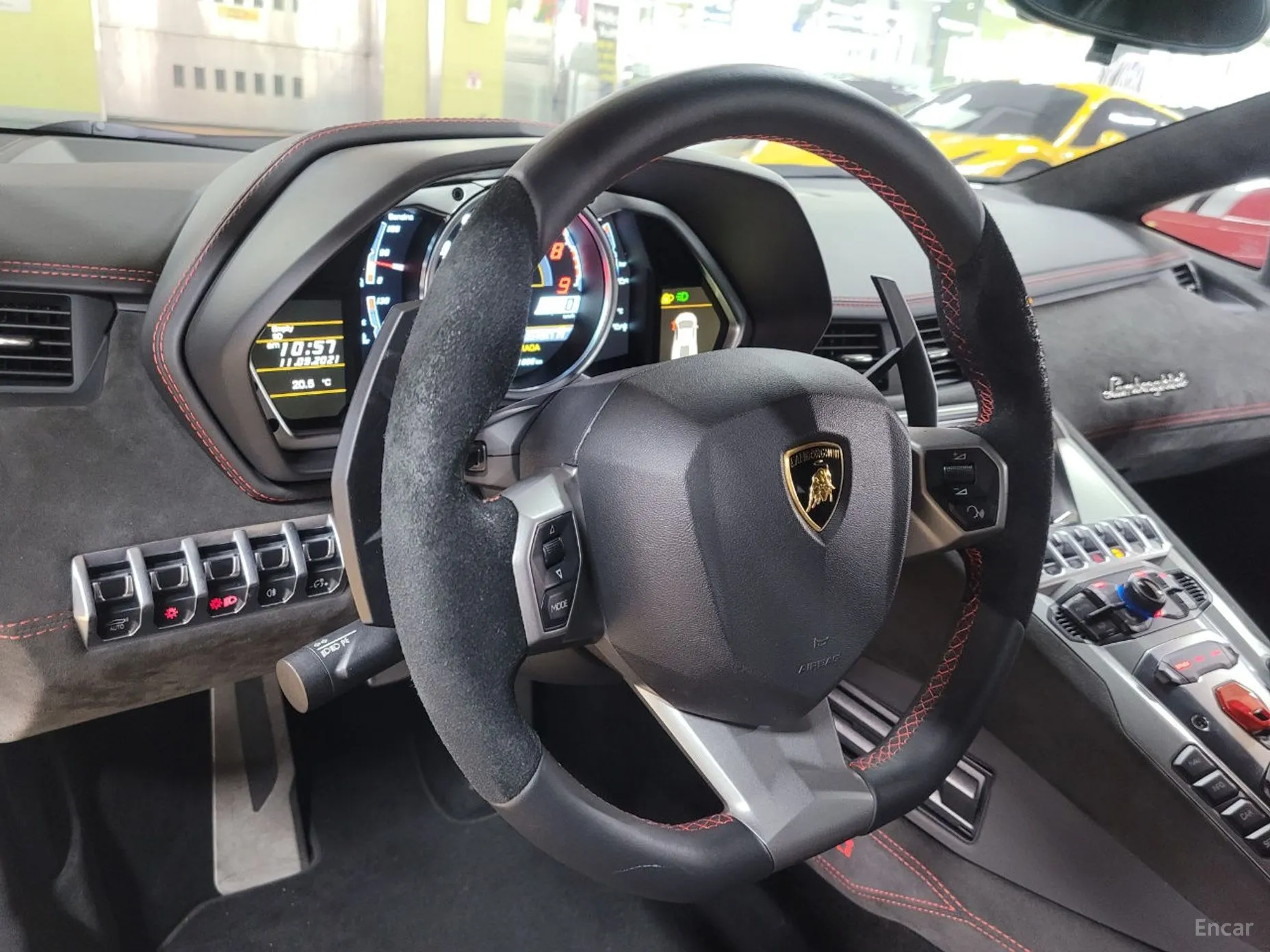 Lamborghini Aventador превью 11