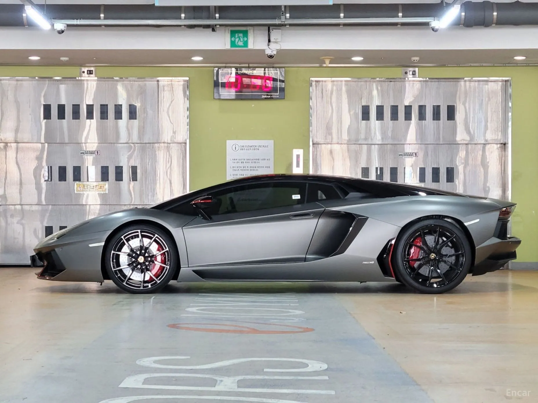 Lamborghini Aventador
