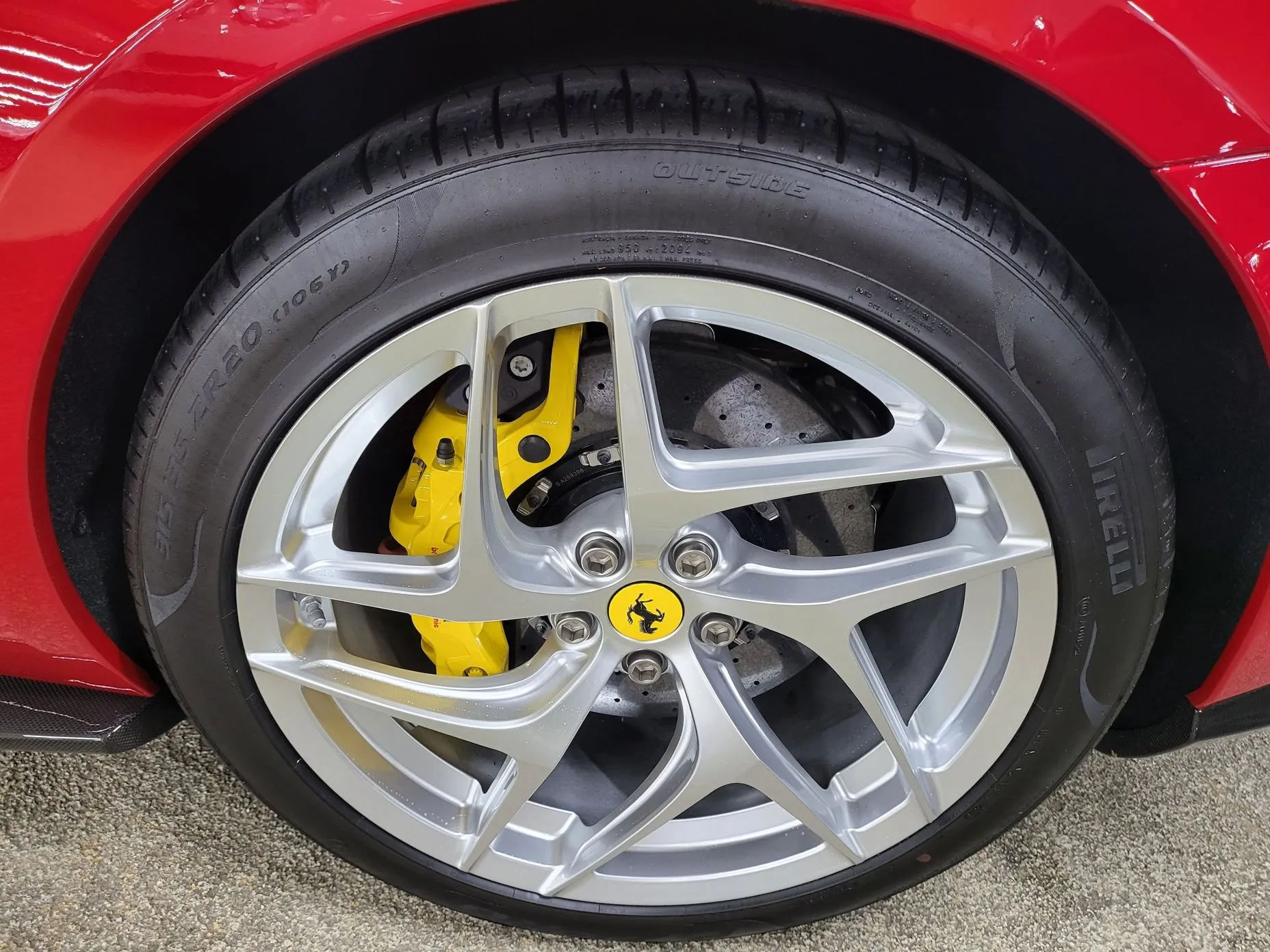 Ferrari 812 Superfast превью 17