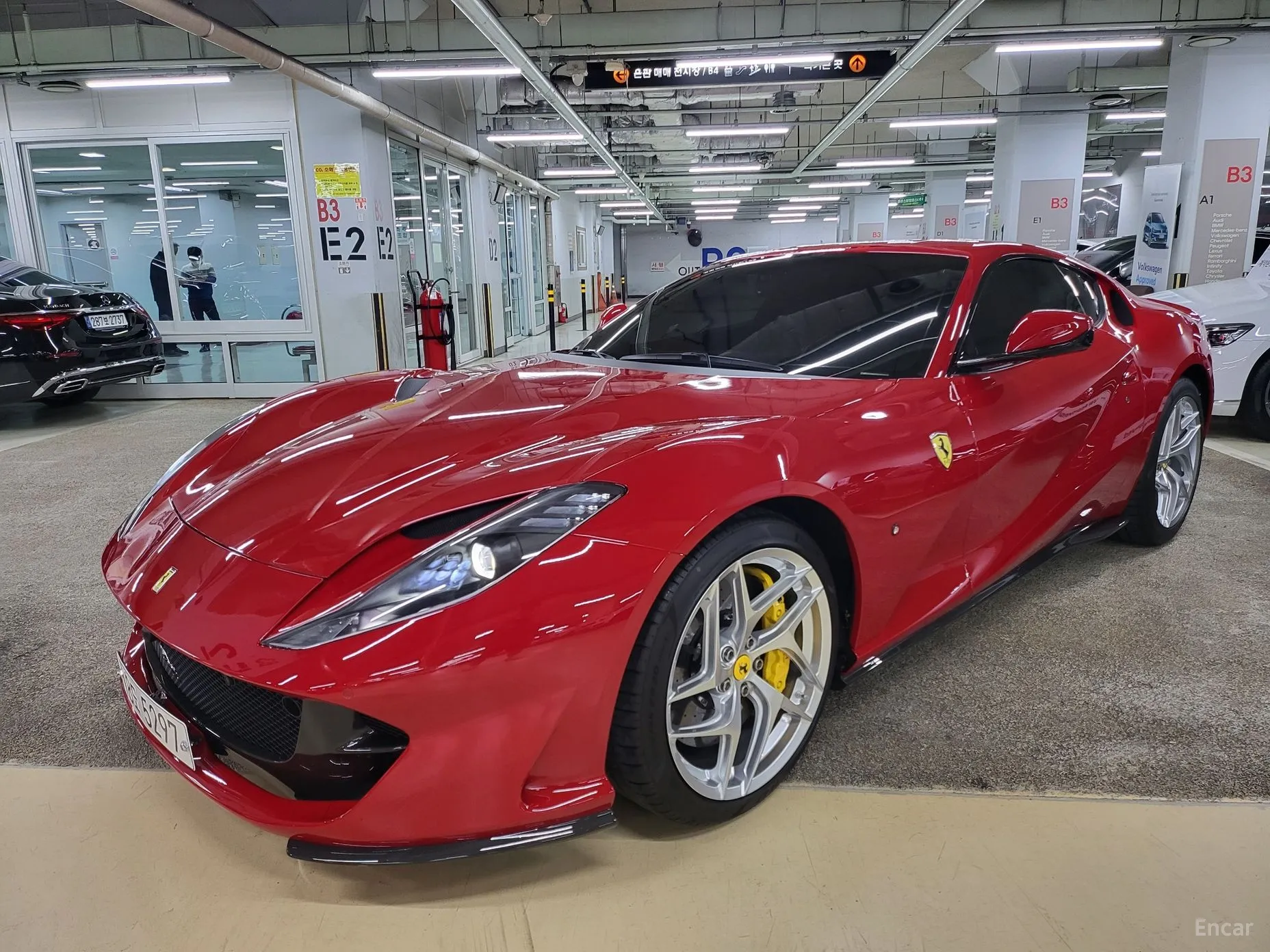 Ferrari 812 Superfast превью 19