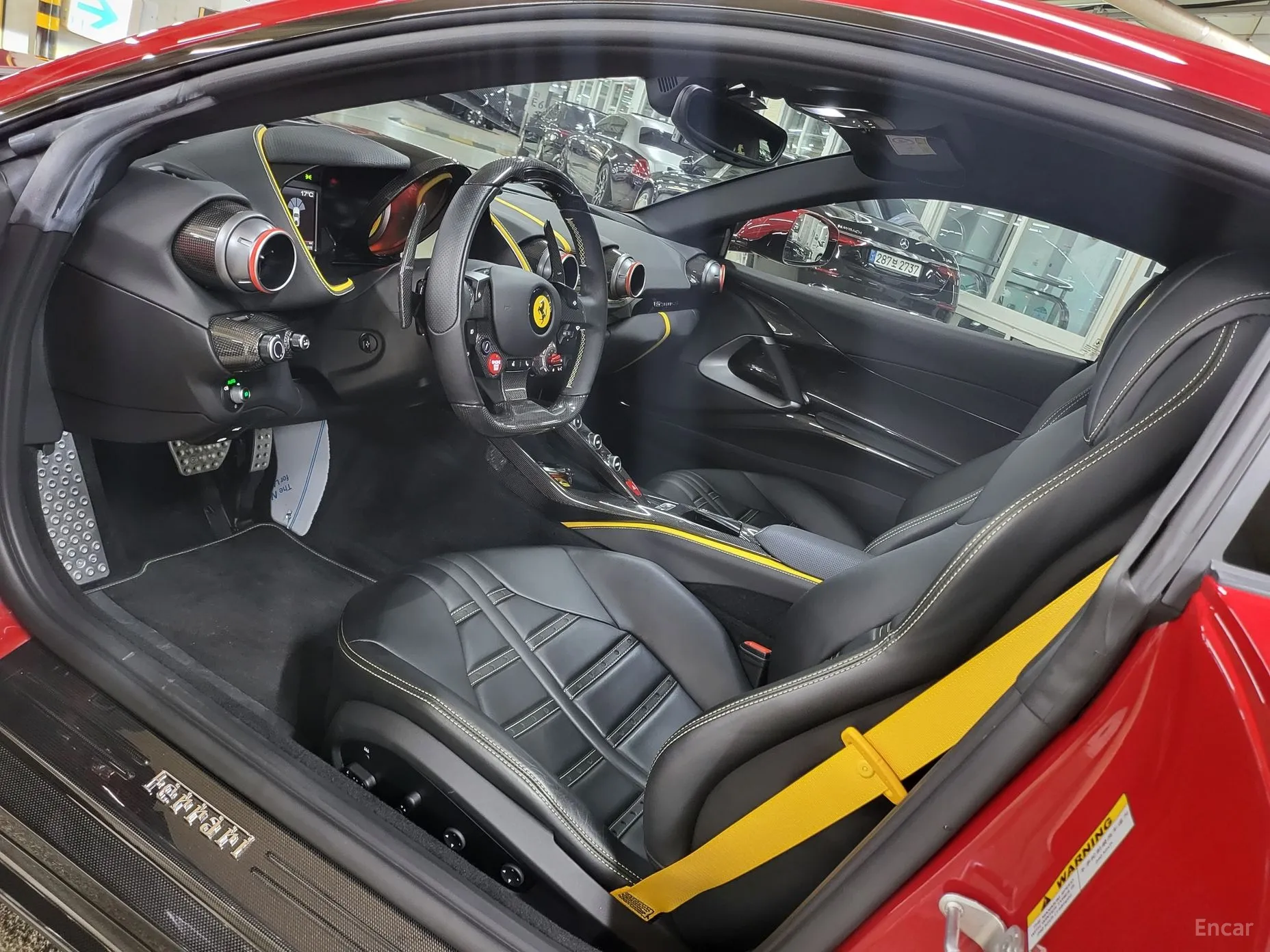 Ferrari 812 Superfast превью 3