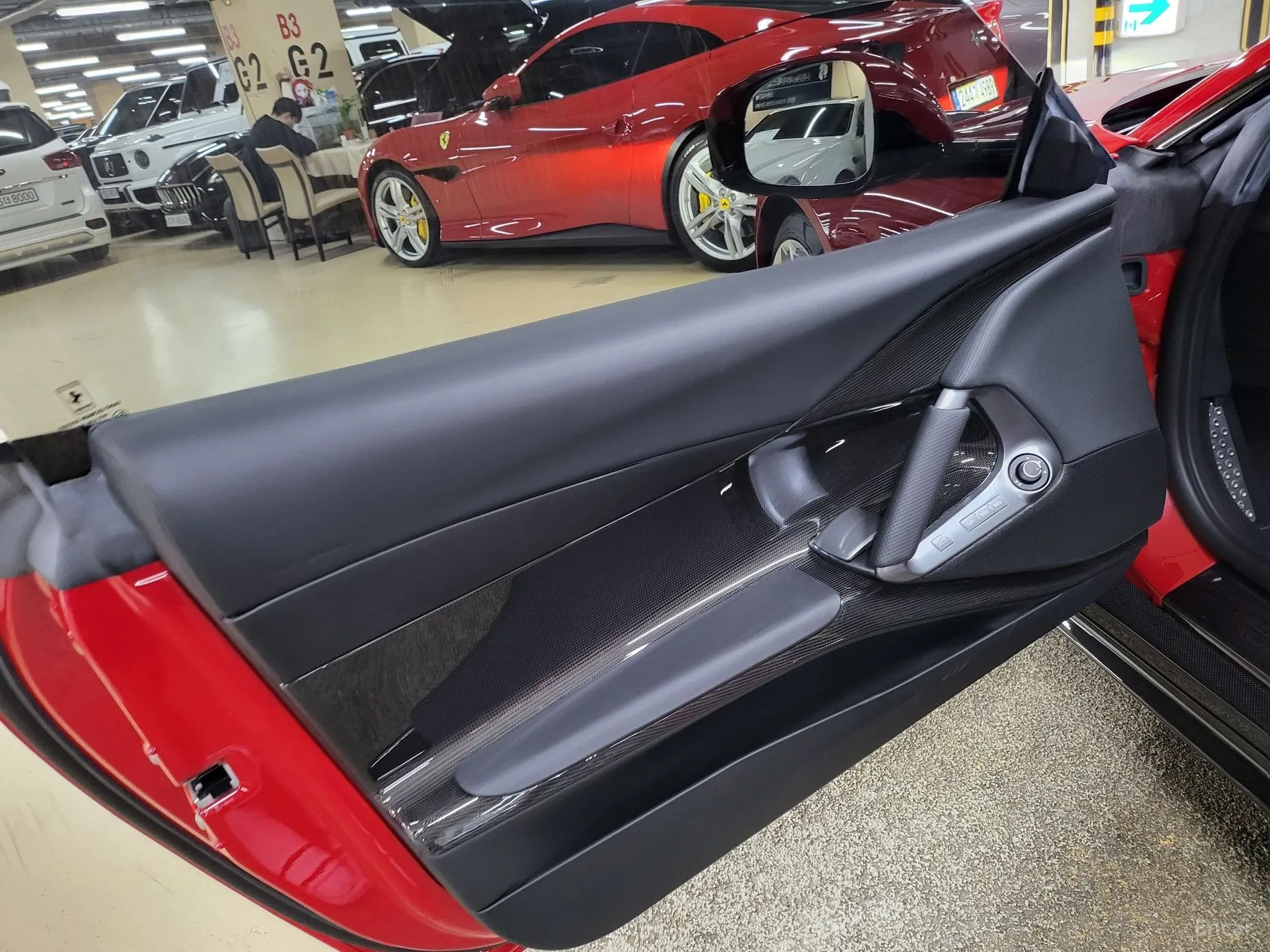 Ferrari 812 Superfast превью 6